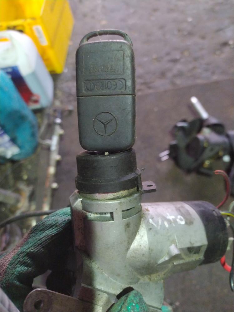 замок зажигания Mercedes-Benz Vito W638 2001, 2.3 л., бензин - фото №1