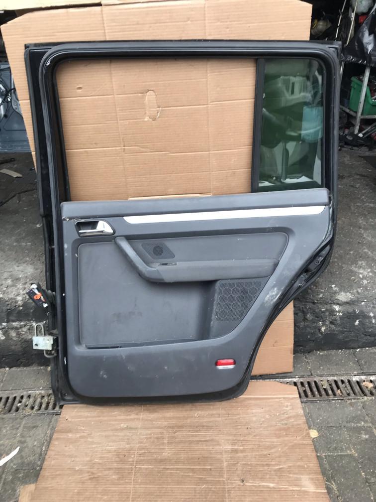 дверь задняя правая Volkswagen Touran 1 поколение 2006, 1.9 л., дизель, минивэн - фото №1