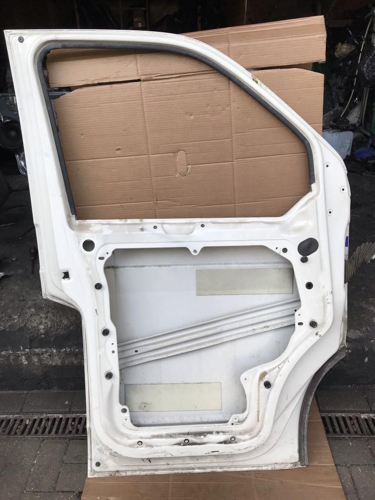 дверь передняя левая Volkswagen Transporter T5 2005, 1.9 л., AXB, дизель, микроавтобус - фото №1