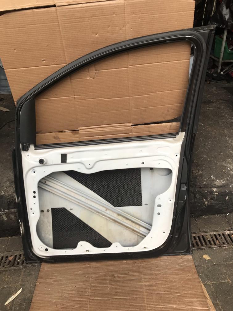 дверь передняя правая Volkswagen Touran 1 поколение 2006, 1.9 л., дизель, минивэн - фото №1