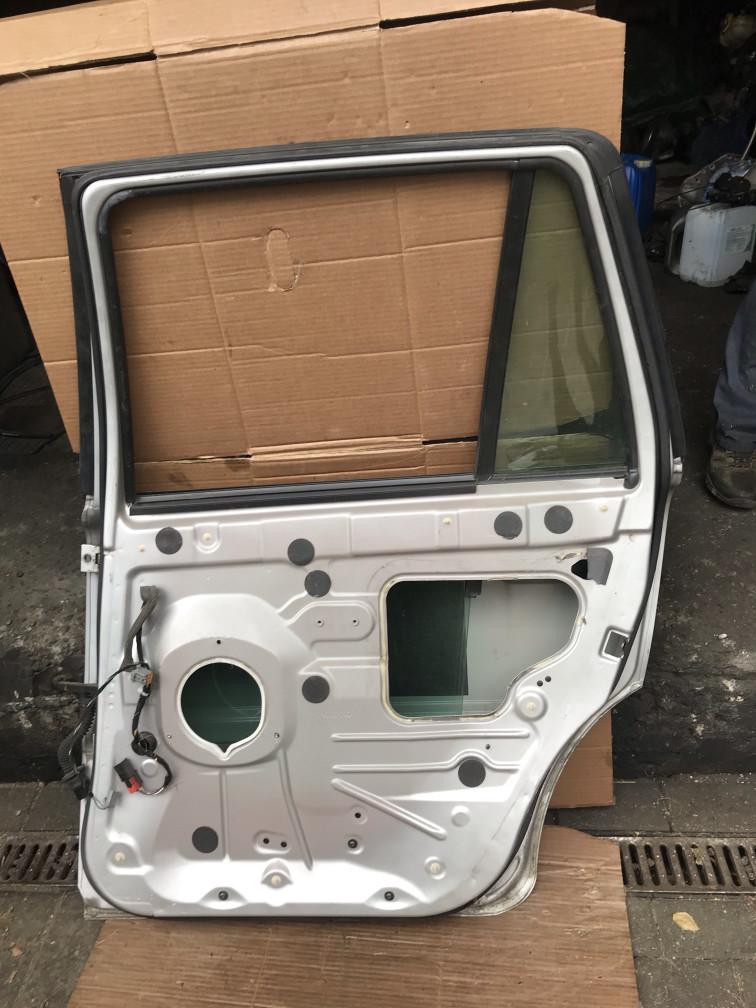 дверь задняя правая Volvo XC90 1 поколение 2005, 2.4 л., D 5244 T18, дизель, универсал - фото №1