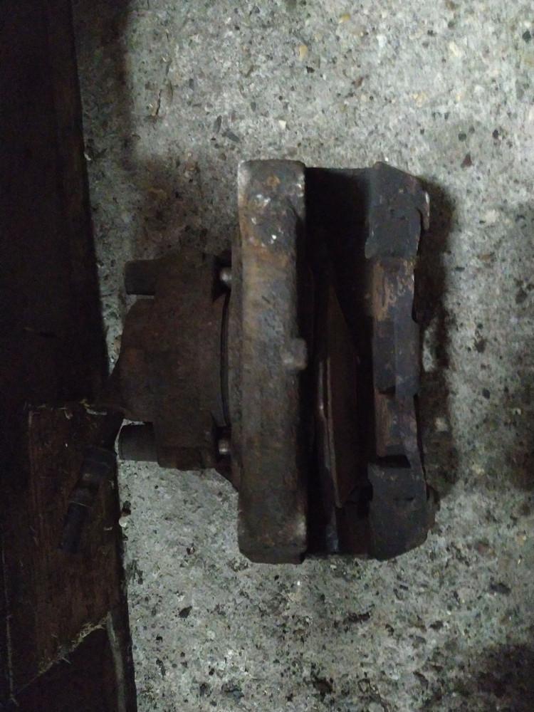 суппорт передний левый Volkswagen Transporter T5 2006, 2.5 л., дизель, микроавтобус - фото №1