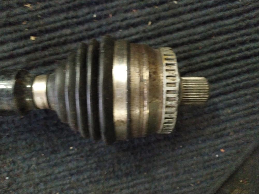 полуось передняя левая (приводной вал, ШРУС) Volkswagen Passat B5 1998, 1.9 л., дизель, седан, 407271 - фото №1