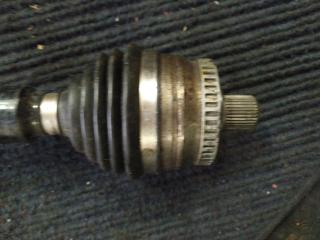 полуось передняя левая (приводной вал, ШРУС) Volkswagen Passat B5 1998, 1.9 л., дизель, седан, 407271
