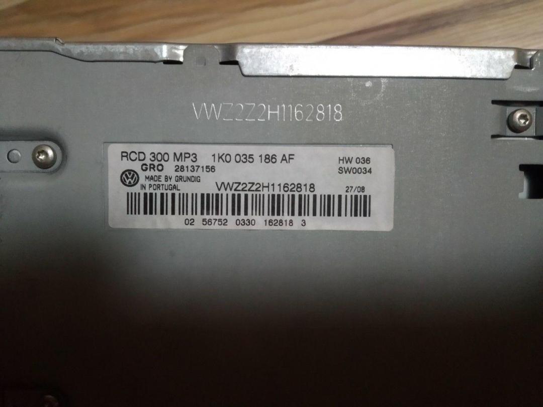 магнитола Volkswagen Golf 5 поколение 2005, 1.6 л., бензин, хетчбэк 5 дв. - фото №1