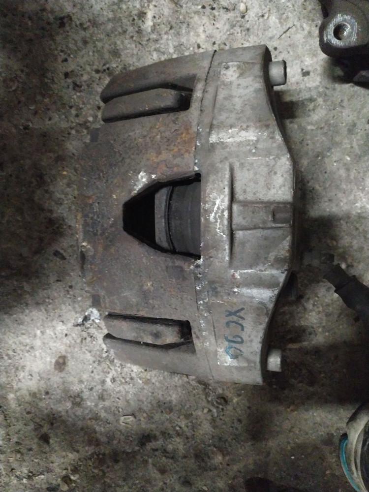 суппорт передний левый Volvo XC90 1 поколение 2005, 2.5 л., бензин, универсал - фото №1