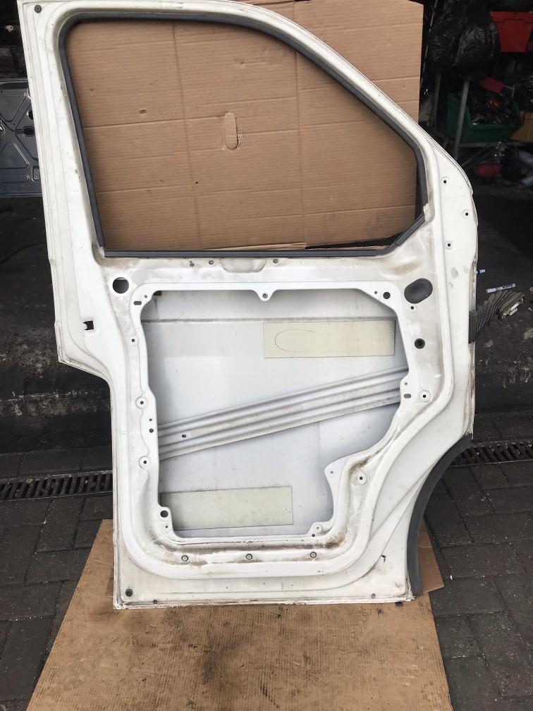 дверь задняя левая Volkswagen Transporter T5 2005, 1.9 л., AXB, дизель, микроавтобус - фото №1