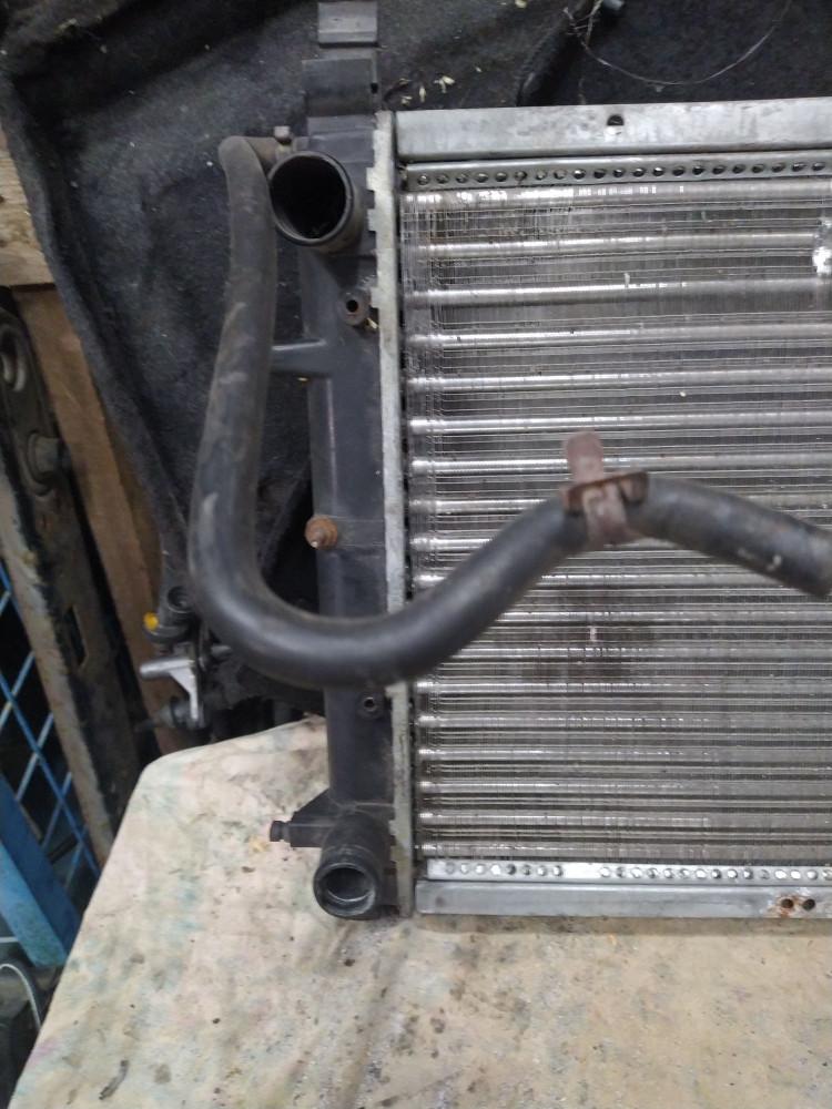 радиатор (основной) Volkswagen Transporter T4 1996, 1.9 л., дизель, микроавтобус - фото №1