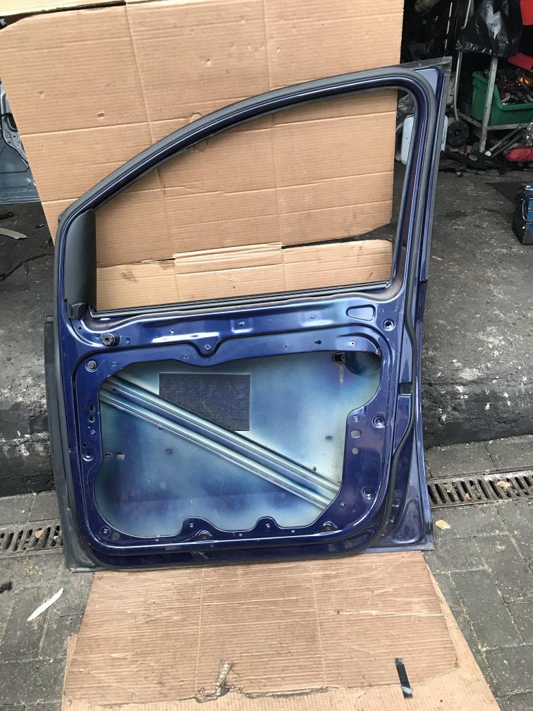 дверь передняя правая Volkswagen Touran 1 поколение 2006, 1.9 л., дизель, минивэн - фото №1