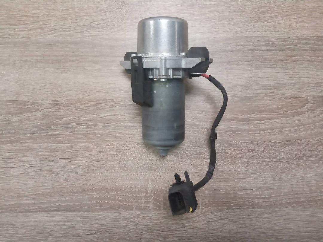 насос вакуумный Mercedes-Benz GLE W166 2018, 3.0 л., M 276.821, бензин, АКПП, A0004303432, 0004303432, A0004303432, 0004303432 - фото №1