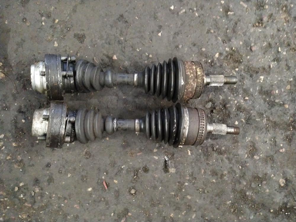 полуось передняя левая (приводной вал, ШРУС) Mercedes-Benz Vito W638 2001, 2.2 л., OM 611A (60 KW CDI), дизель - фото №1