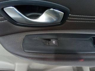 кнопка стеклоподъемника двери передней правой Renault Grand Scenic 3 поколение 2010