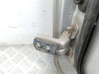 петля двери Nissan Versa C11 2008, седан