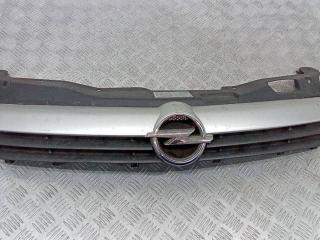 решетка радиатора Opel Astra H 2005, 13108463