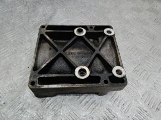 кронштейн компрессора кондиционера Mercedes-Benz Atego 1 поколение 2008, 6.4 л., дизель, 9042300042