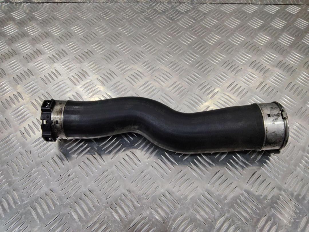 патрубок интеркулера BMW 5 серия F07/F10/F11 2010, 7810614 - фото №1