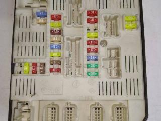 блок предохранителей Renault Megane 3 поколение 2010, 284B60008R