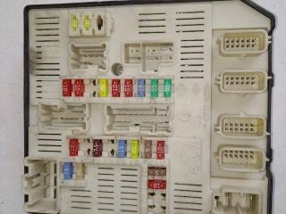 блок предохранителей Renault Laguna 3 поколение 2008, 284B60012R