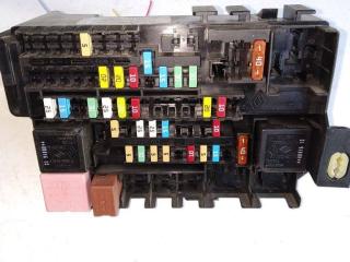 блок предохранителей Renault Laguna 3 поколение 2009, 820039836