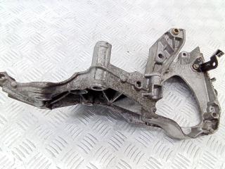 кронштейн генератора Renault Espace 3 поколение 2002, 2.2 л., дизель, МКПП, 8200123833