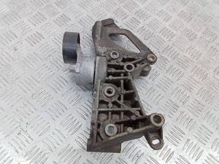 кронштейн генератора Renault Megane 2 поколение 2004, 1.5 л., дизель, МКПП, 8200072727