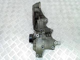 кронштейн генератора Audi A3 8P [2-й рестайлинг] 2009, 1.6 л., дизель, МКПП, 03L903143K