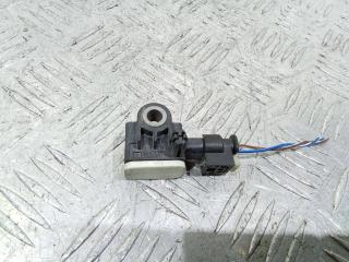 датчик удара Mercedes-Benz A-Класс W176 2013, A1668210151
