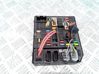 блок предохранителей Renault Scenic 3 поколение 2010, 284B67924R