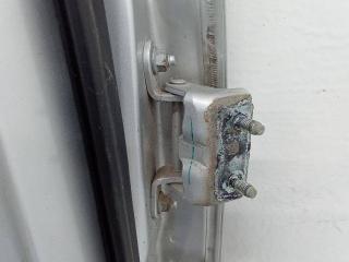 петля двери Nissan Versa C11 2008