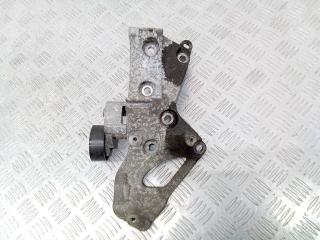 кронштейн генератора Renault Clio 2 поколение [рестайлинг] 2003, 1.5 л., дизель, МКПП