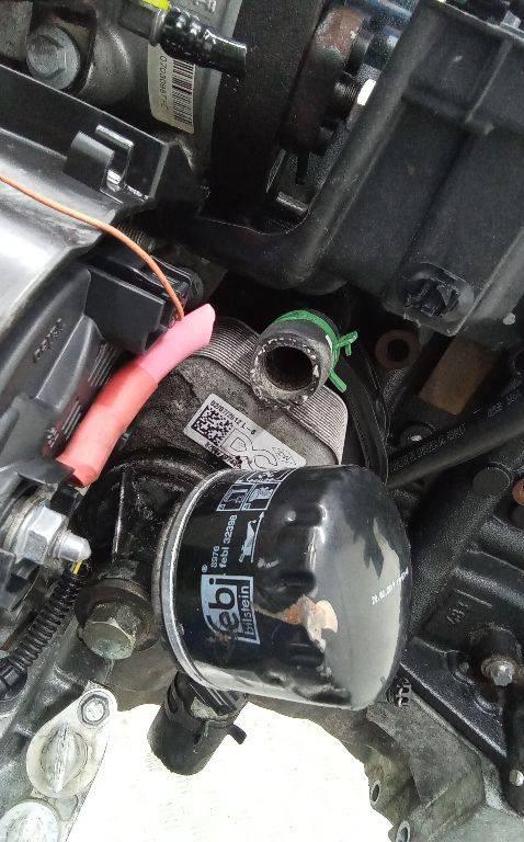 теплообменник масляного фильтра Renault Megane 3 поколение 2012, 1.5 л., дизель, МКПП, 8200779744 - фото №1