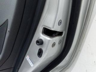 замок двери задней правой Toyota Auris 1 поколение 2007