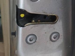 замок двери задней правой Nissan X-Trail T30 2004