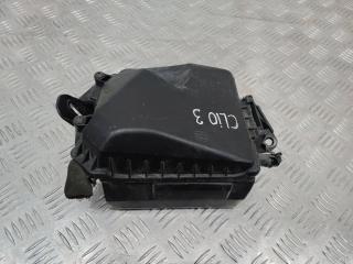 блок предохранителей Renault Clio 3 поколение 2008, 674658A