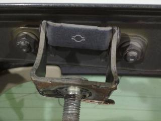 петля крышки багажника Nissan Note E11 2006
