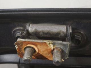 петля крышки багажника Toyota Prius 2 поколение 2006