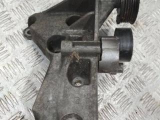 кронштейн генератора Renault Twingo 2 поколение 2010, 1.5 л., дизель, МКПП, 8200663057