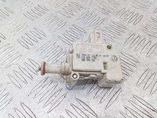 активатор замка крышки топливного бака Volkswagen Touareg 1 поколение 2004, 1J0810773