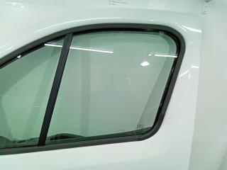 стекло двери передней левой Opel Vivaro B 2016, правый руль