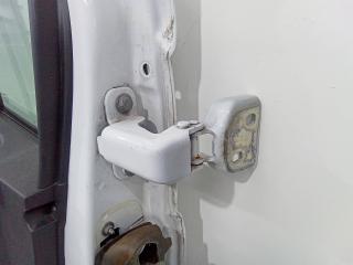 петля двери Opel Vivaro B 2016, правый руль