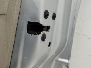 замок двери передней правой Jeep Commander 1 поколение 2006