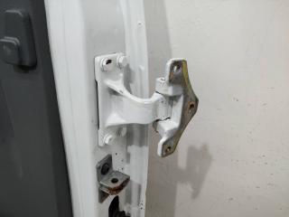 петля двери Renault Midlum 1 поколение 2003