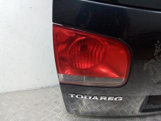 фонарь крышки багажника левый Volkswagen Touareg 1 поколение 2004
