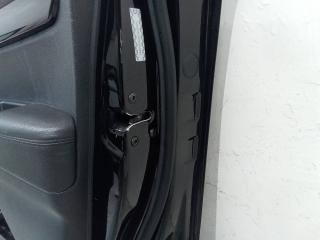 замок двери передней правой Kia Sorento 2 поколение 2009