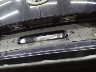 Кнопка открытия багажника ( в составе крышки багажника) Volkswagen Touareg 1 поколение 2007