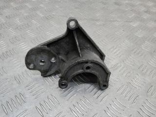 кронштейн генератора Jeep Cherokee KJ 2007, 90512974F