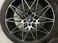 диск литой BMW 5 серия F07/F10/F11 2011, 3.0 л., N57 D30 A, дизель, АКПП, spacegrau metallic (a52) серый, хетчбэк 5 дв., задний привод, правый руль - фото №4
