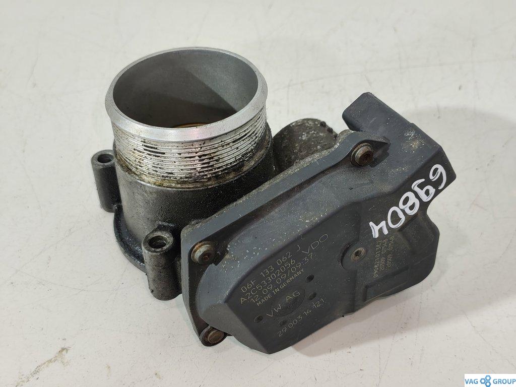 заслонка дроссельная Volkswagen Passat B7 2013, 2.0 л., бензин, седан, 06F133062E, 06F133062G, 06F133062J, 06F133062Q, 06F133062T, 06F133062AG - фото №1