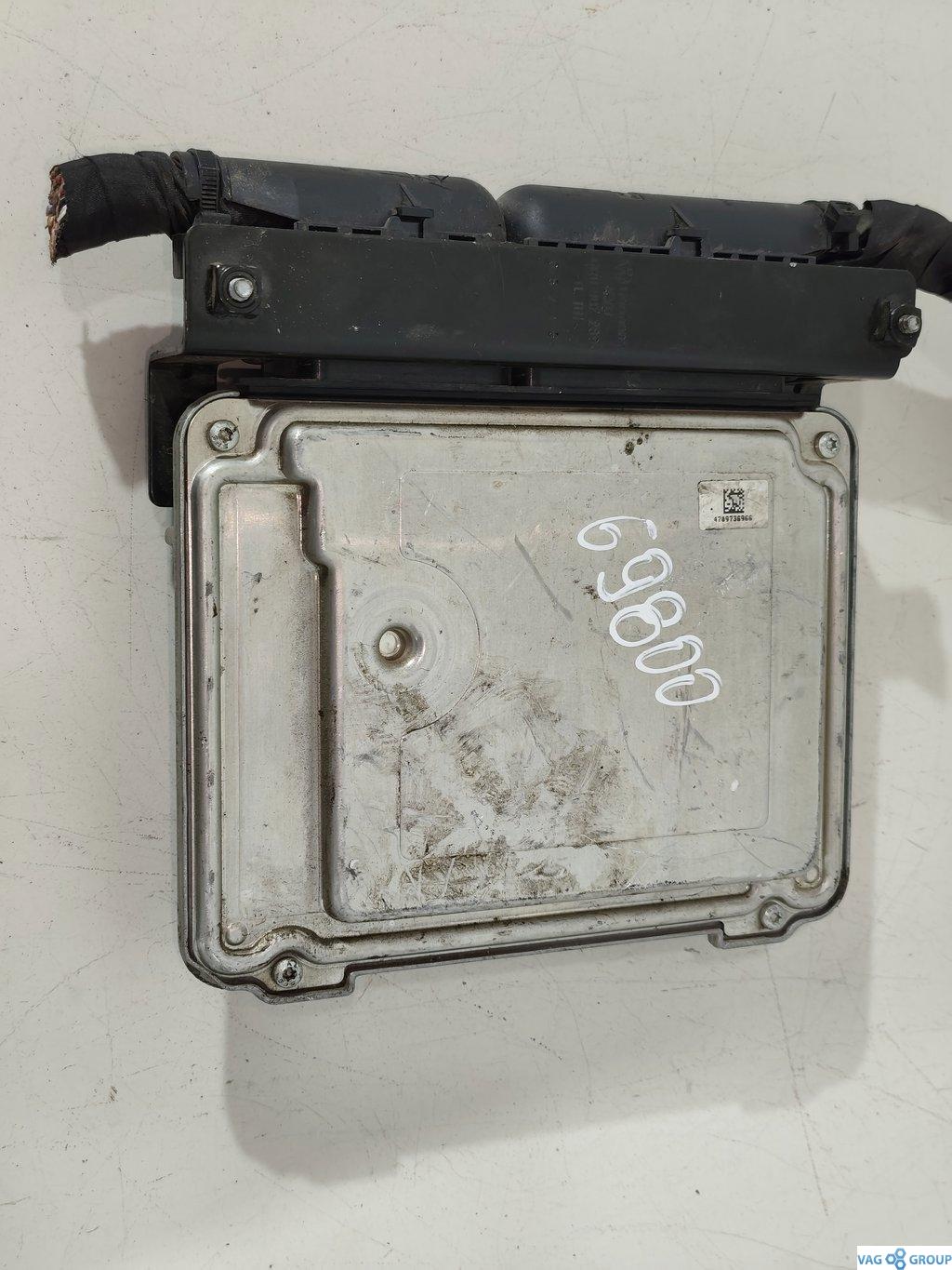 блок управления двигателем Volkswagen Jetta 6 поколение 2012, 1.4 л., TSI, бензин, седан, ., 03C907309Q - фото №1