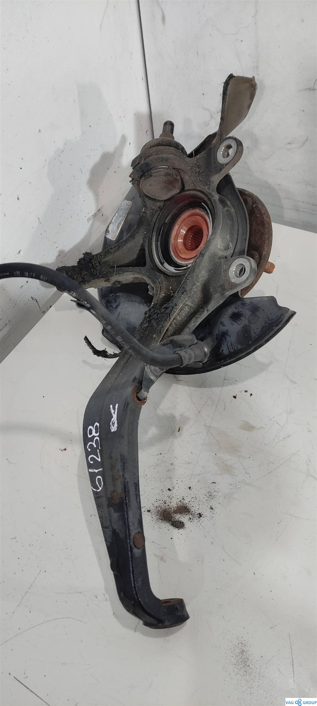 кулак поворотный правый Acura TL 4 поколение 2010, 3.5 л., бензин, седан, J35Z6, . - фото №1